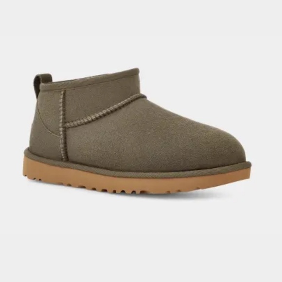 BNWT! UGG Ultra Mini Classic Boot - women’s size 7 - Picture 1 of 7